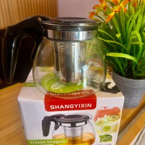 Tea pot with strainer